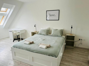 Palace Quarter 1 Peaceful Modern Central Top Floor Apartment